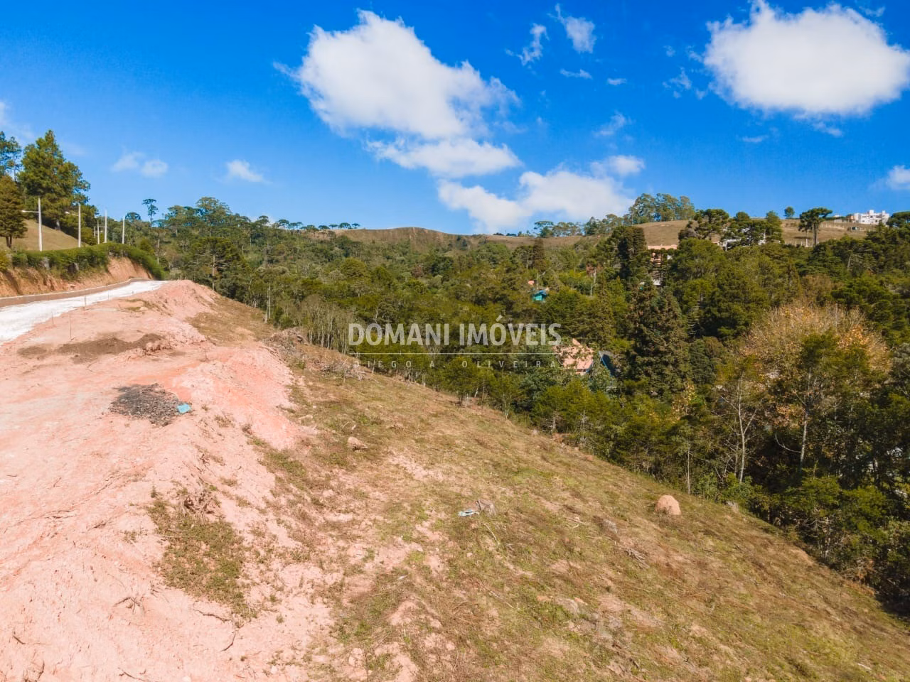 Terreno de 1.090 m² em Campos do Jordão, SP