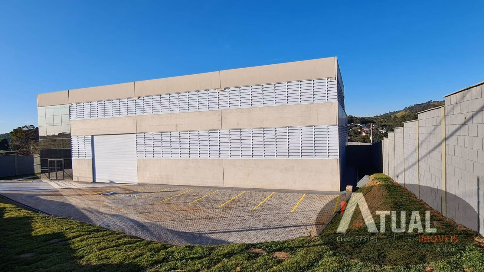 Comercial de 1.600 m² em Atibaia, SP