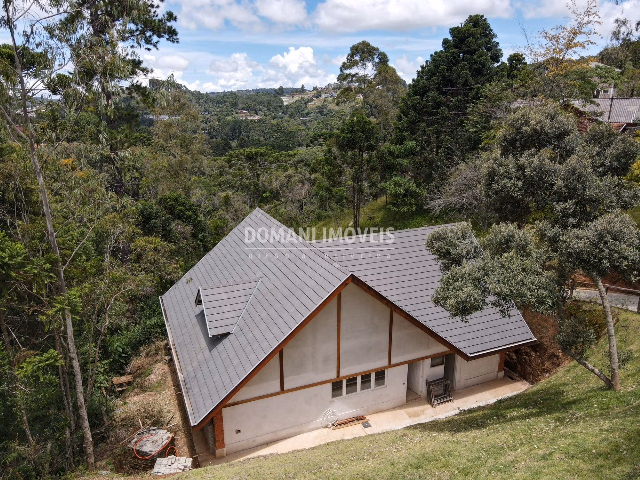 Casa de 1.270 m² em Campos do Jordão, SP