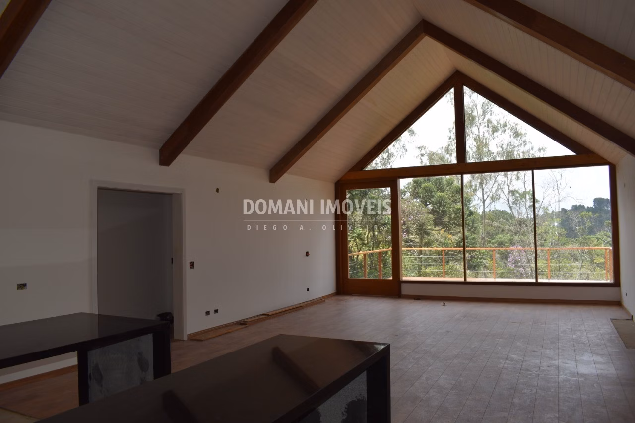 Casa de 1.270 m² em Campos do Jordão, SP