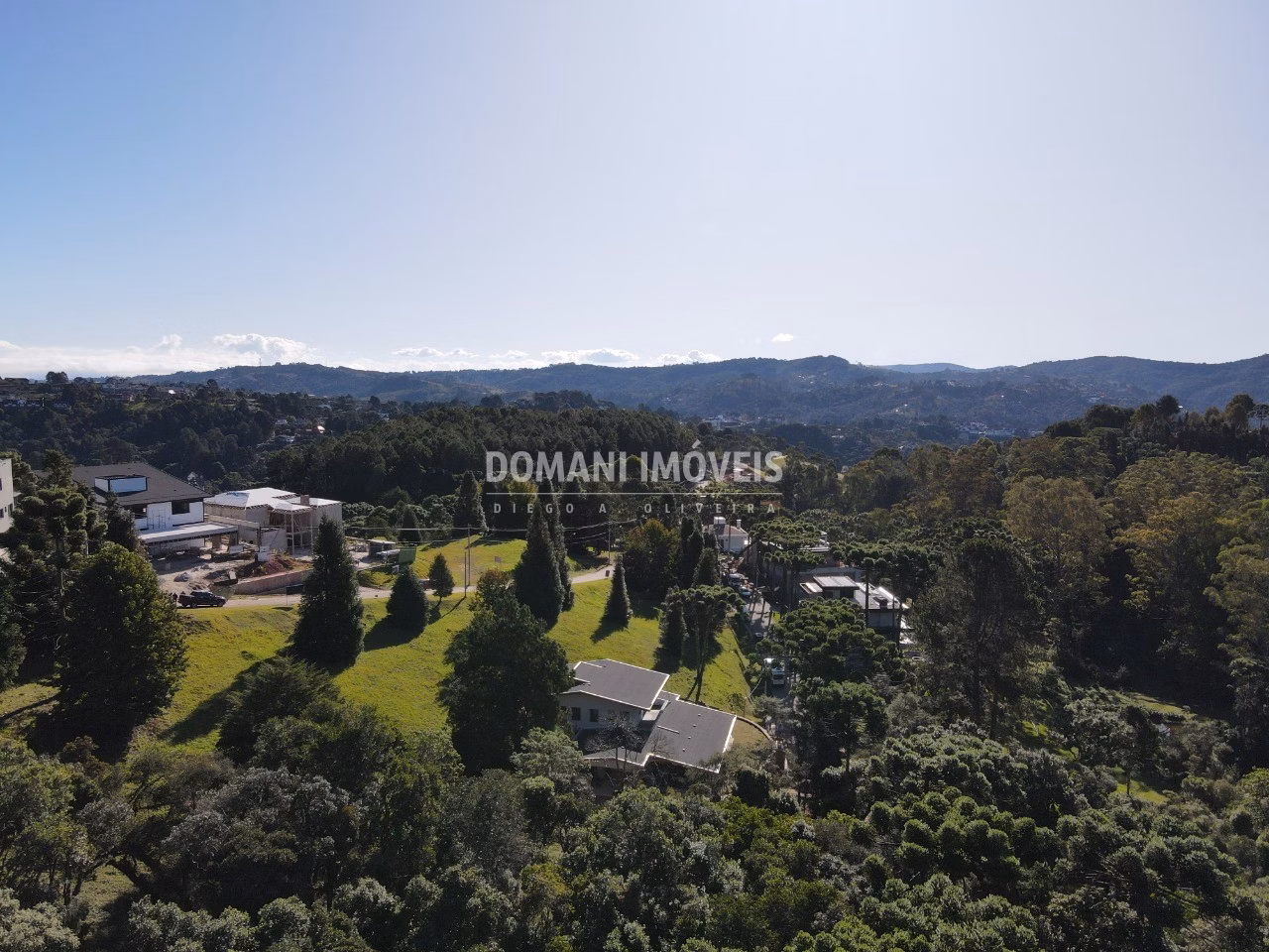 Terreno de 1.120 m² em Campos do Jordão, SP
