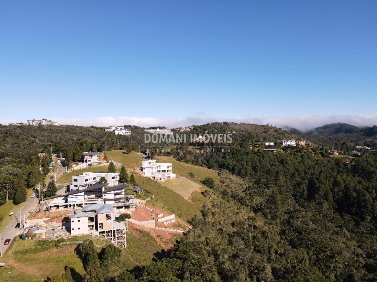 Terreno de 1.120 m² em Campos do Jordão, SP