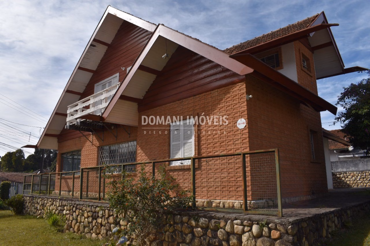 Comercial de 1.010 m² em Campos do Jordão, SP
