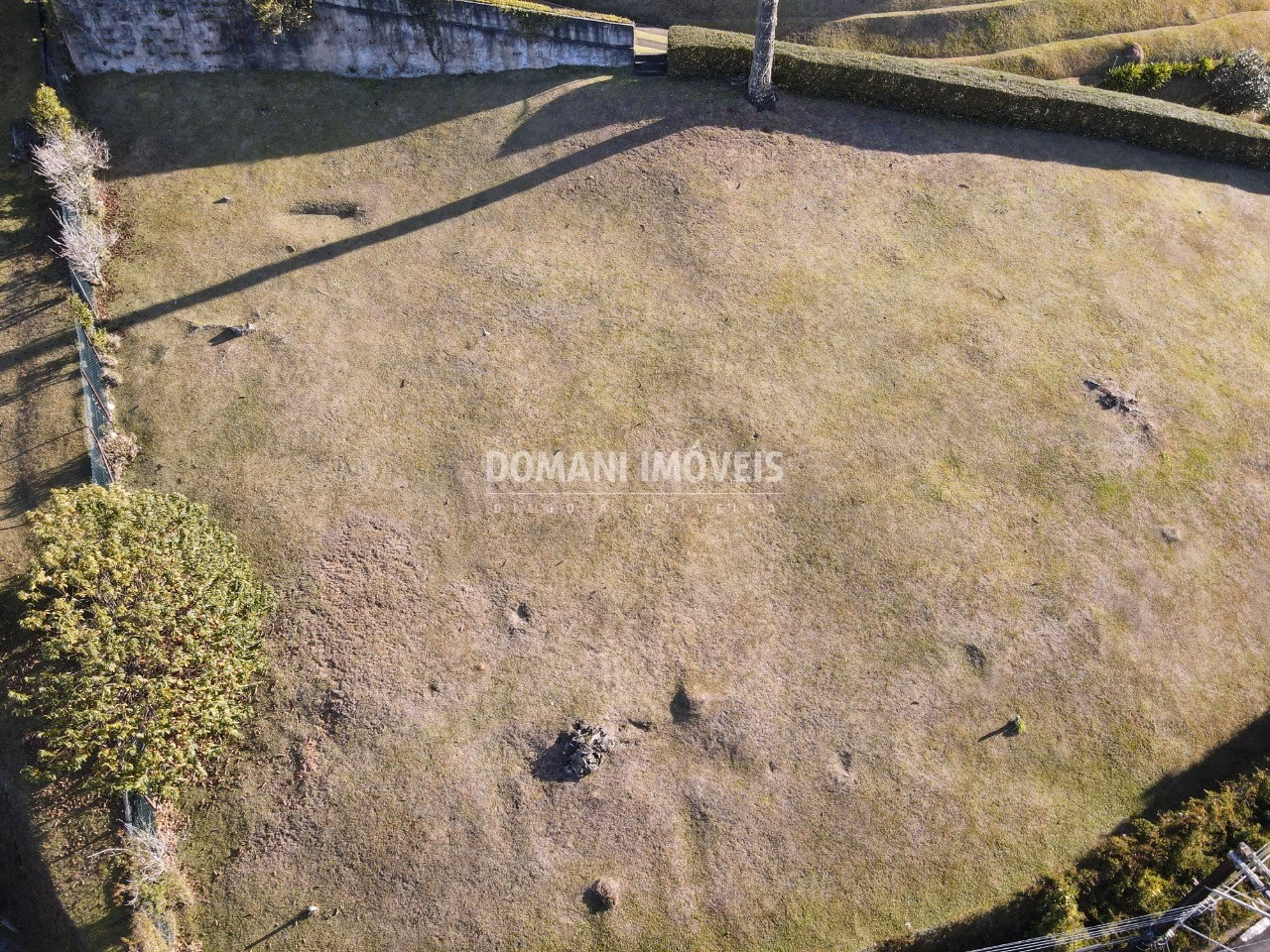 Terreno de 1.780 m² em Campos do Jordão, SP