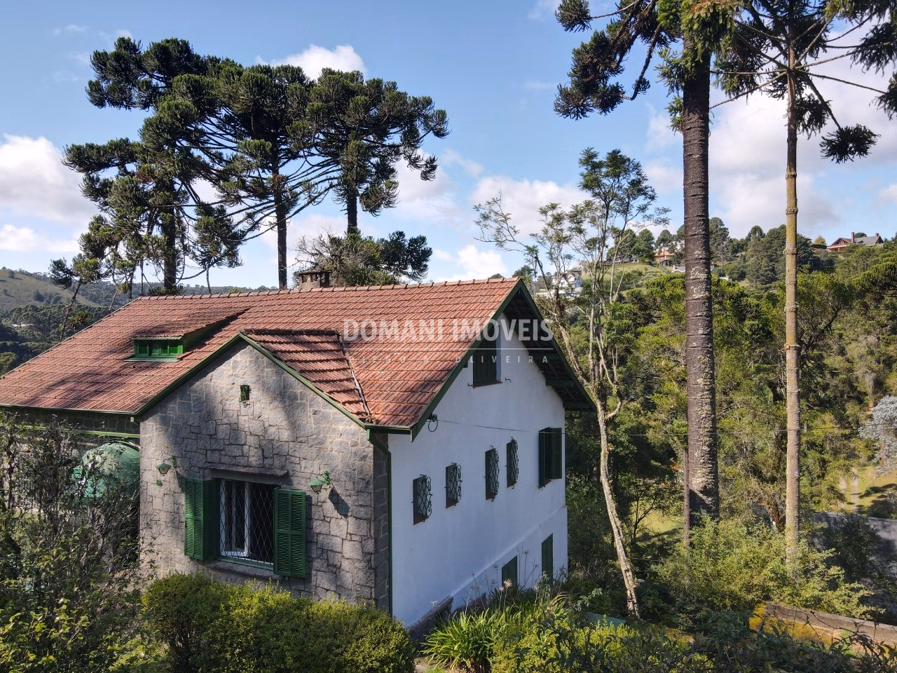Casa de 2.080 m² em Campos do Jordão, SP