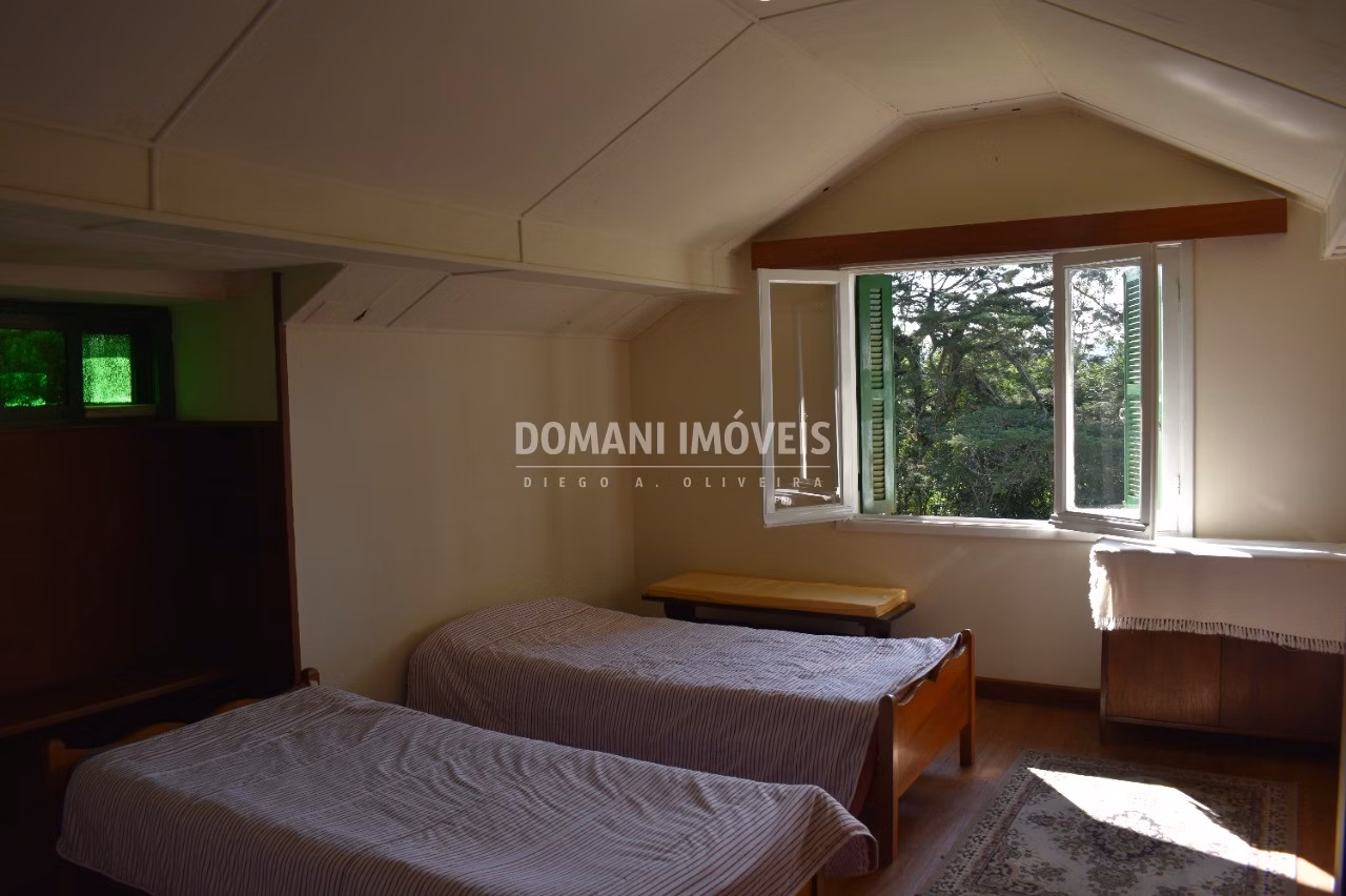Casa de 2.080 m² em Campos do Jordão, SP