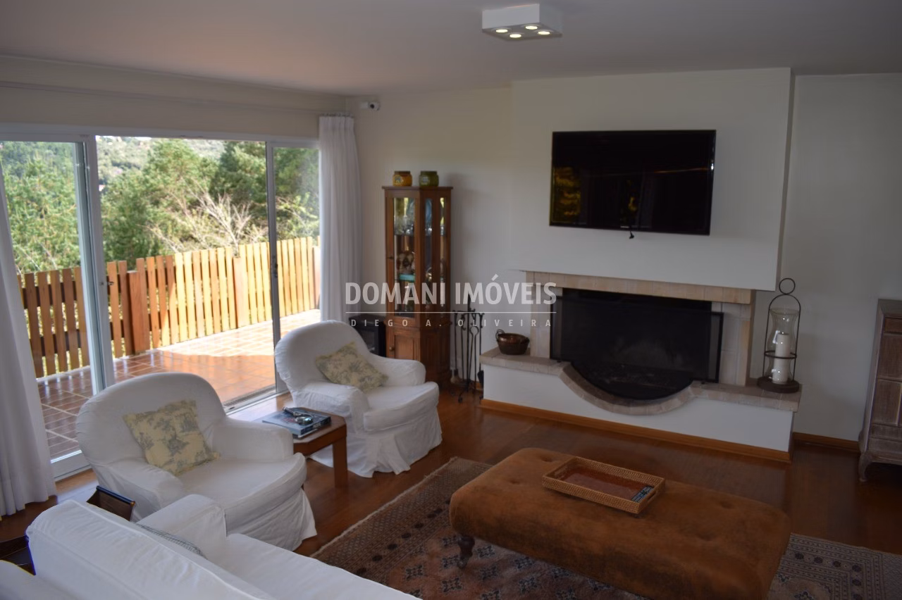 Casa de 2,210 m² em Campos do Jordão, SP