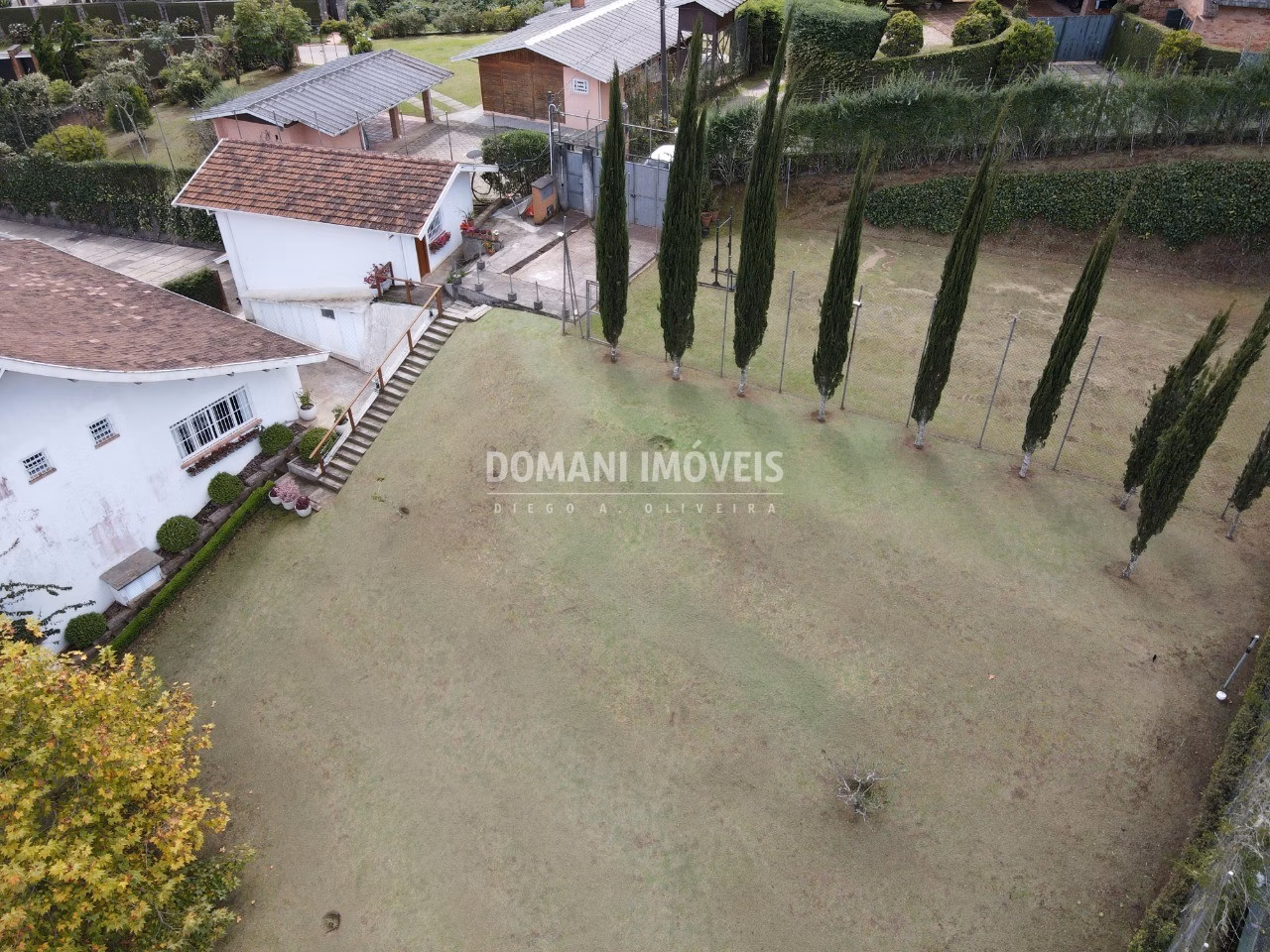 Casa de 2,210 m² em Campos do Jordão, SP