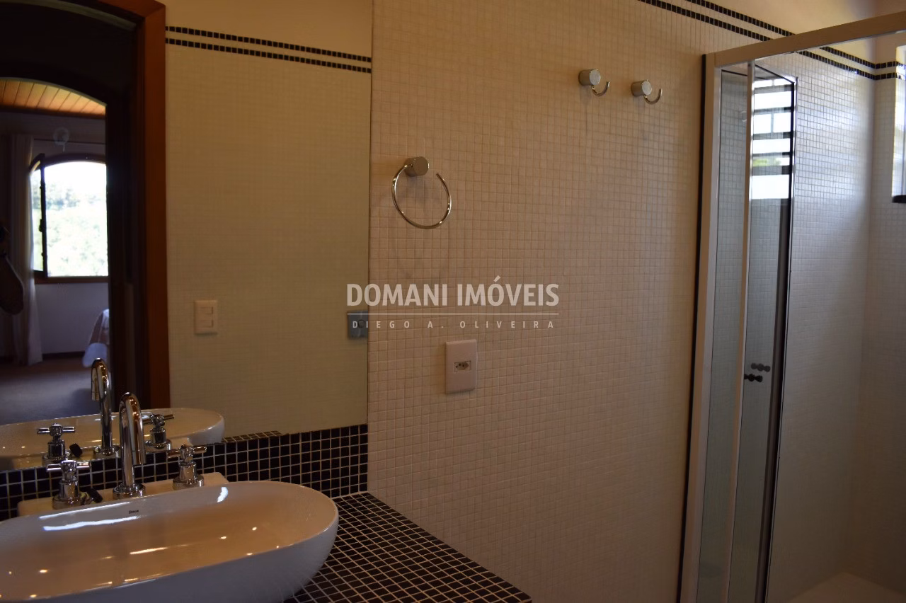 Casa de 2,210 m² em Campos do Jordão, SP