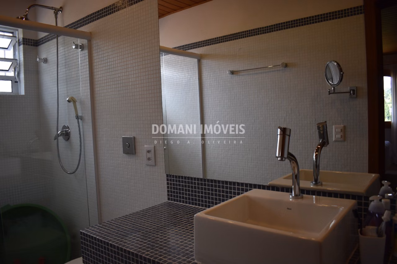 Casa de 2,210 m² em Campos do Jordão, SP