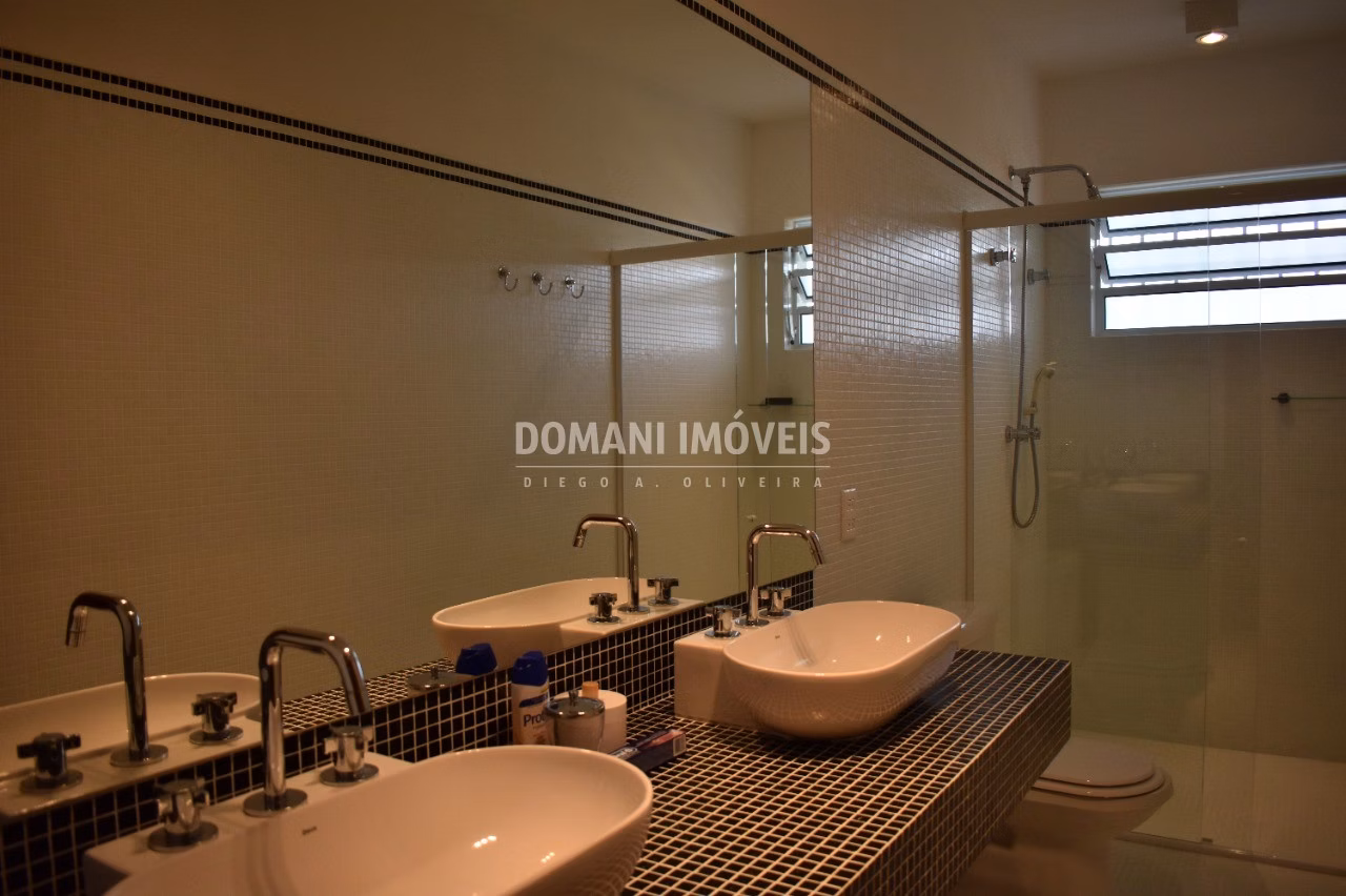 Casa de 2,210 m² em Campos do Jordão, SP