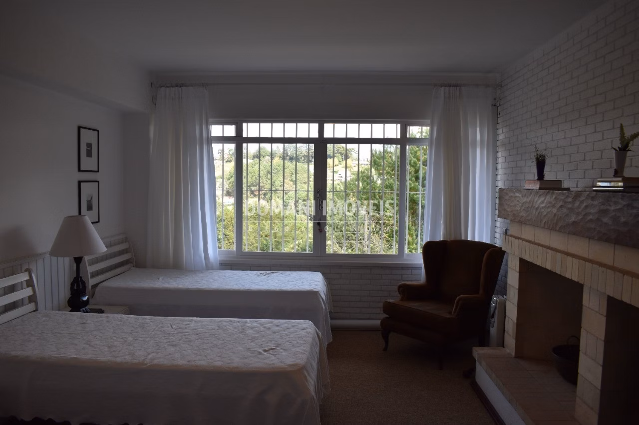 Casa de 2,210 m² em Campos do Jordão, SP