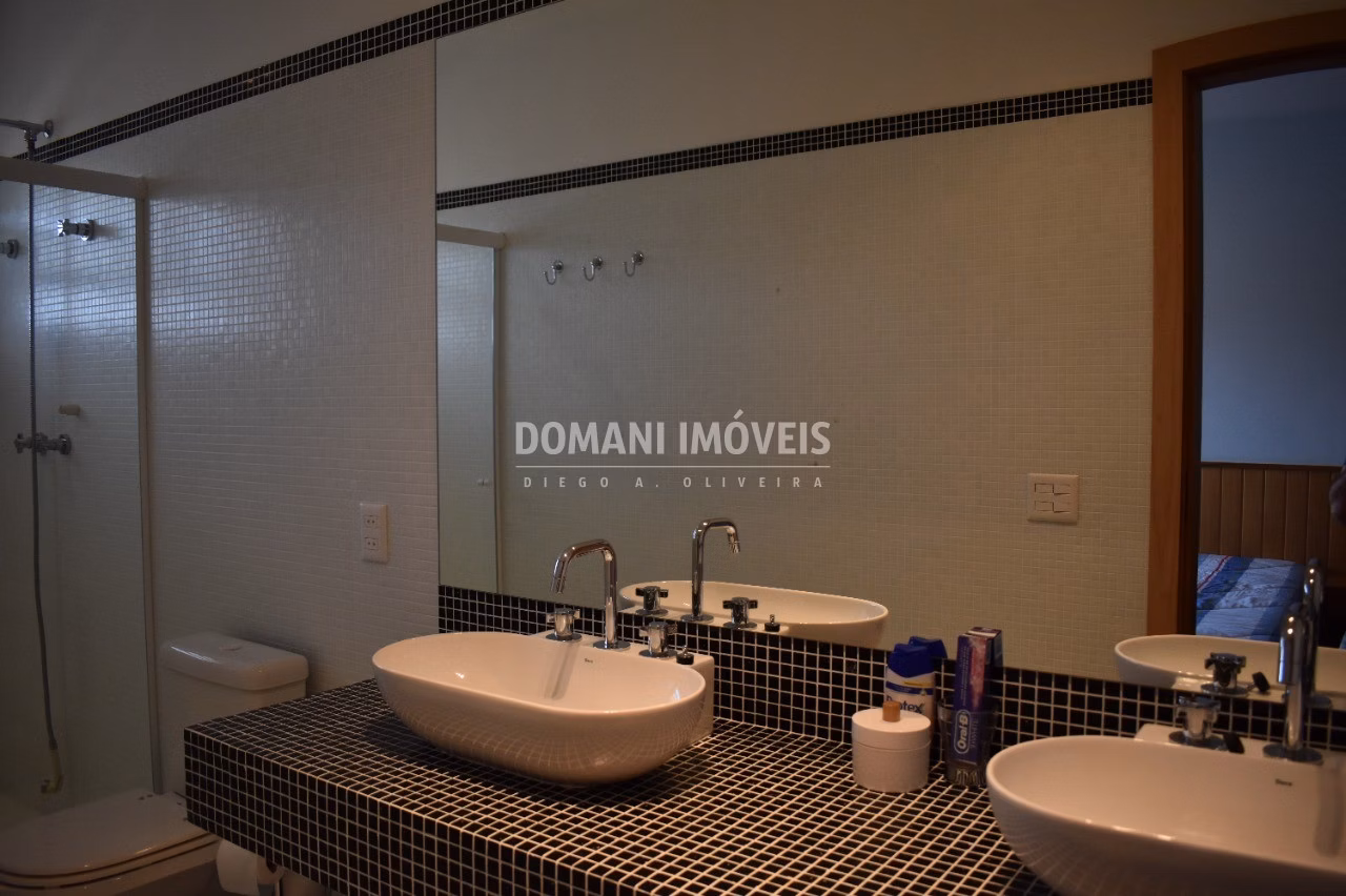 Casa de 2,210 m² em Campos do Jordão, SP