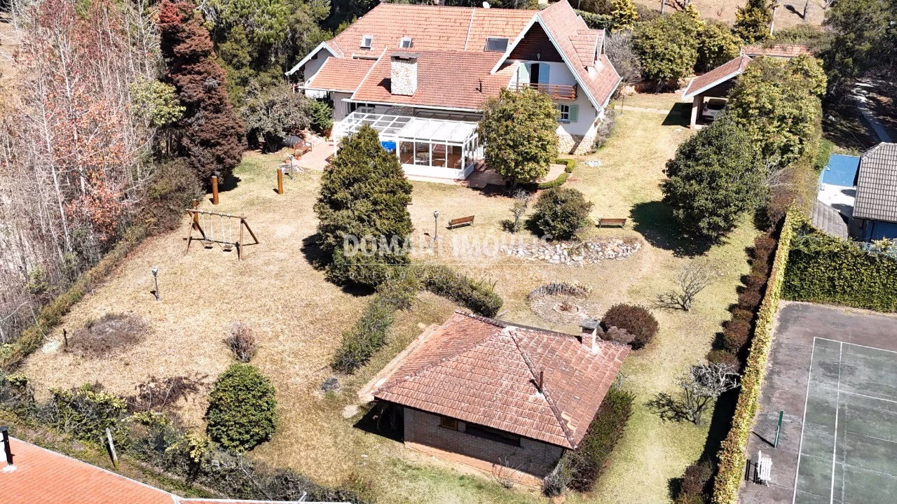 Casa de 5,130 m² em Campos do Jordão, SP
