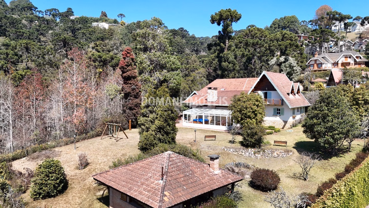 Casa de 5,130 m² em Campos do Jordão, SP