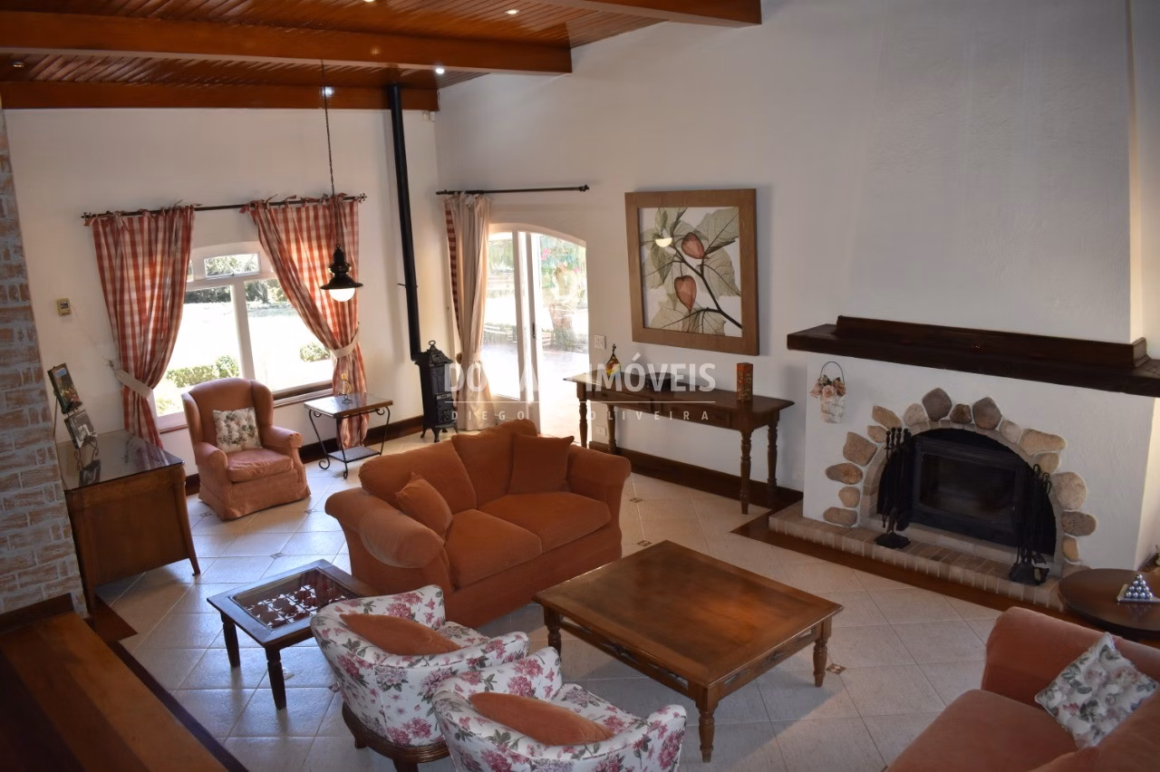 Casa de 5,130 m² em Campos do Jordão, SP