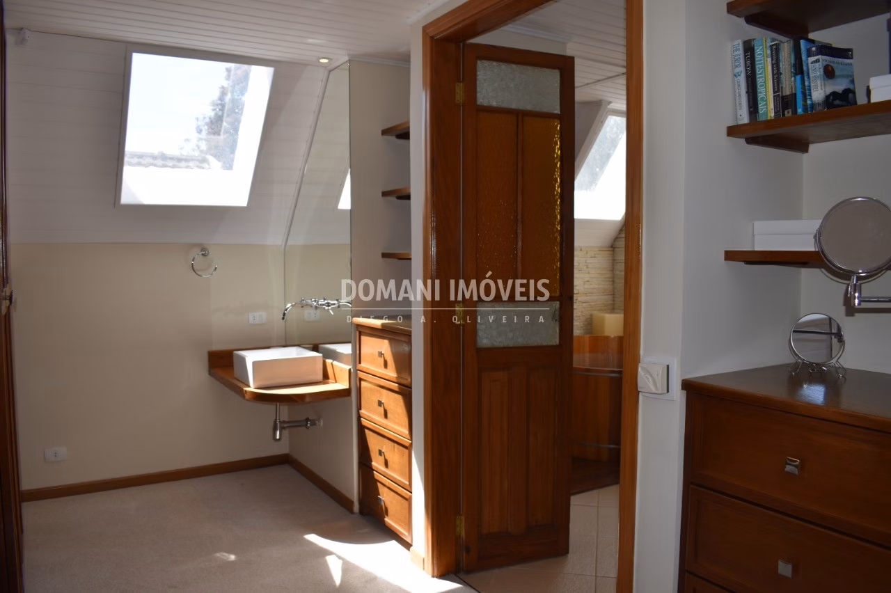 Casa de 5,130 m² em Campos do Jordão, SP