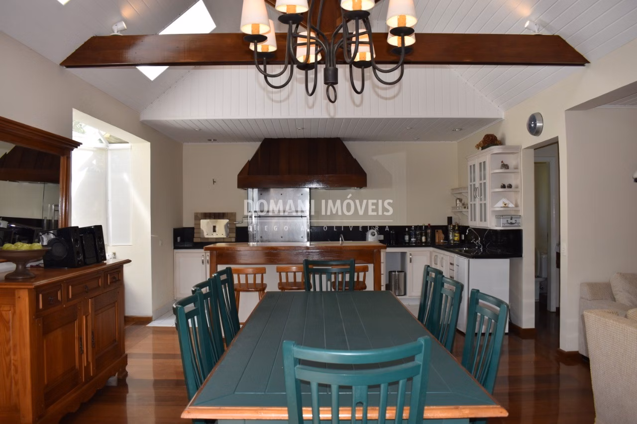 Casa de 5,130 m² em Campos do Jordão, SP