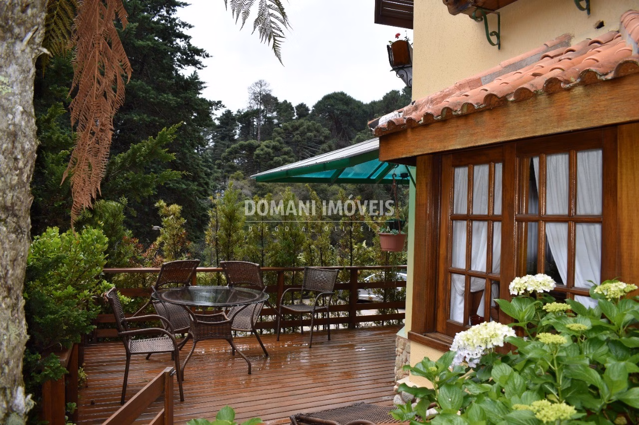 Casa de 250 m² em Campos do Jordão, SP