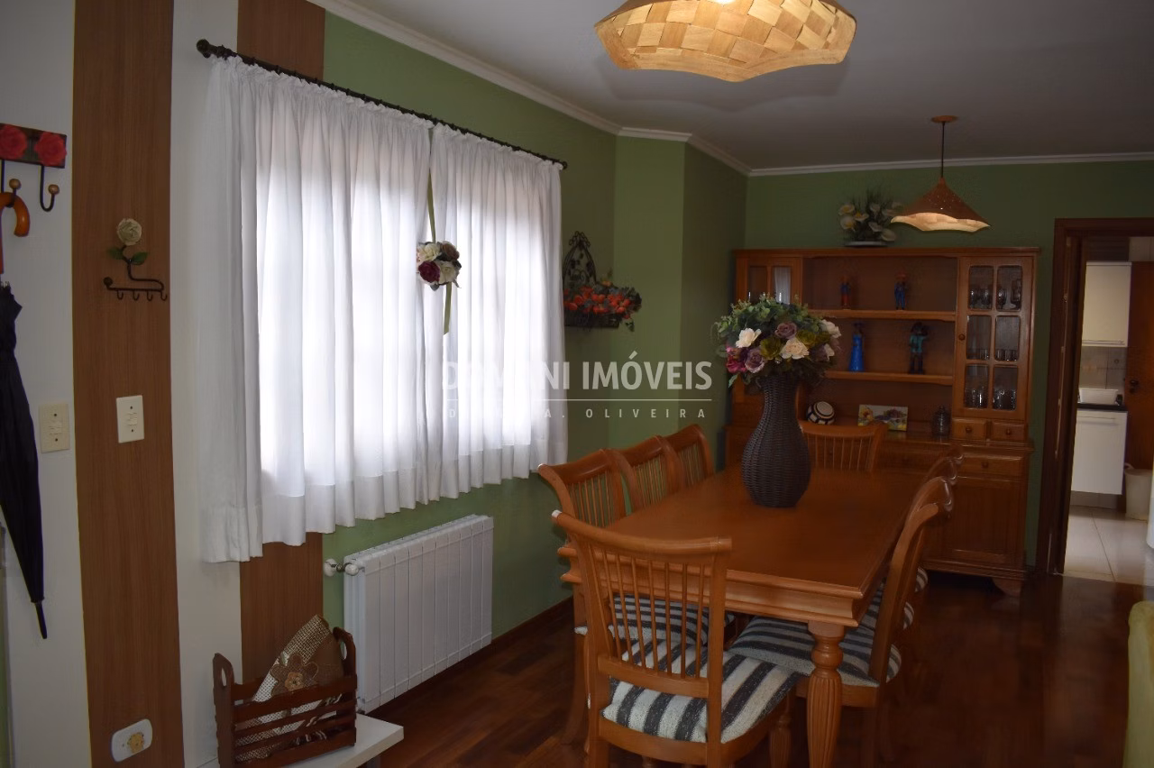 Casa de 250 m² em Campos do Jordão, SP
