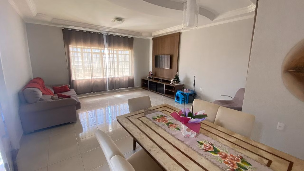 Casa de 300 m² em Paulínia, SP