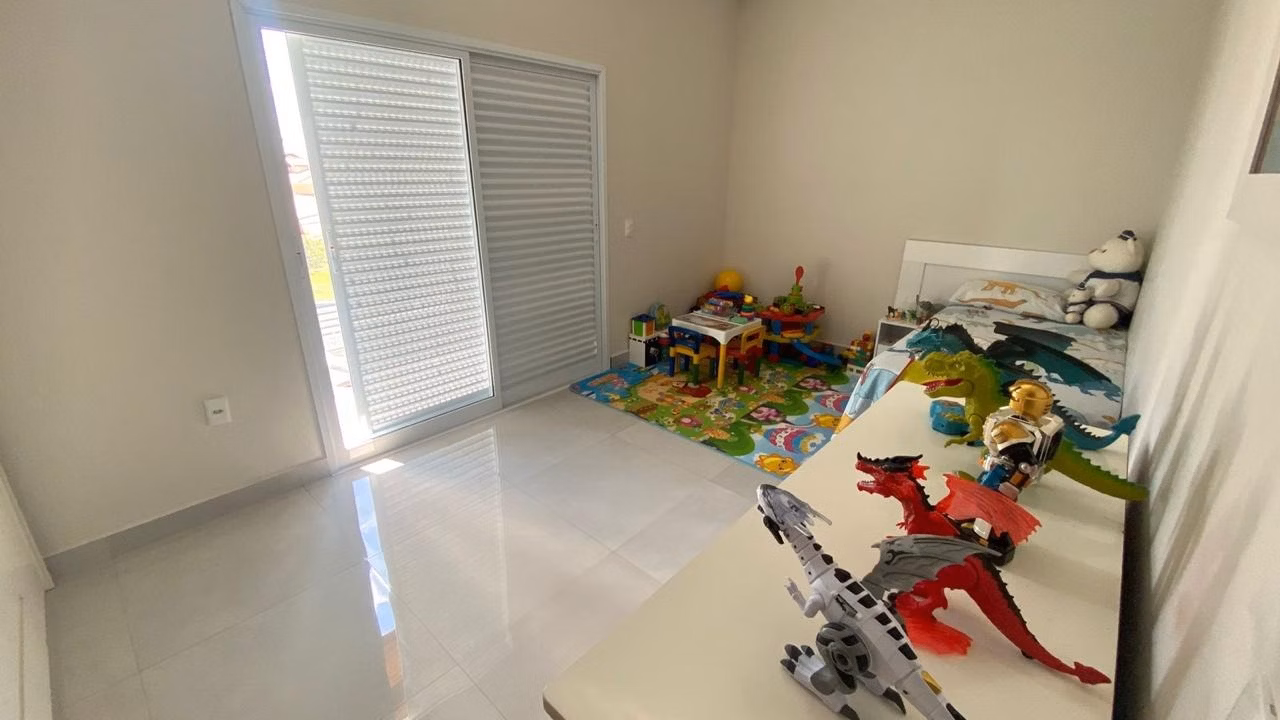Casa de 300 m² em Paulínia, SP