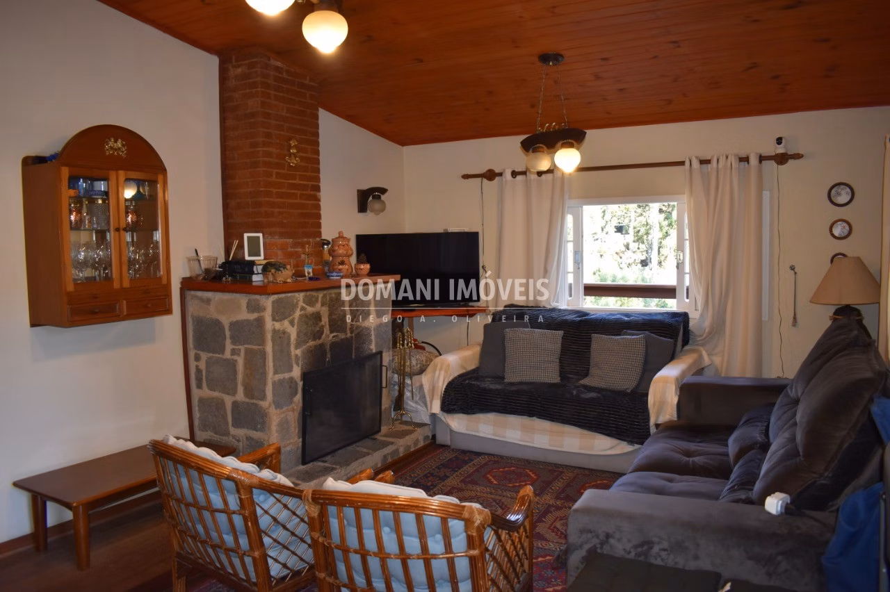 Casa de 875 m² em Campos do Jordão, SP