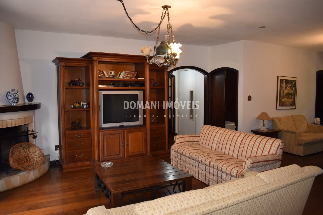 Casa de 2.070 m² em Campos do Jordão, SP