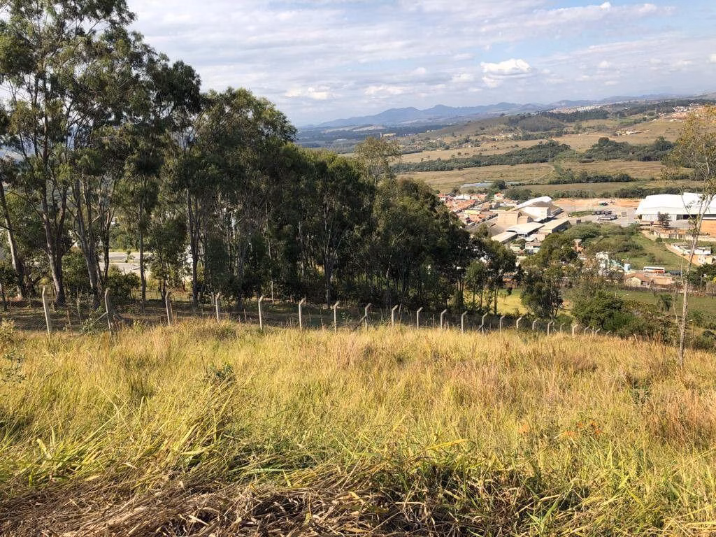 Terreno de 1.443 m² em Pouso Alegre, MG