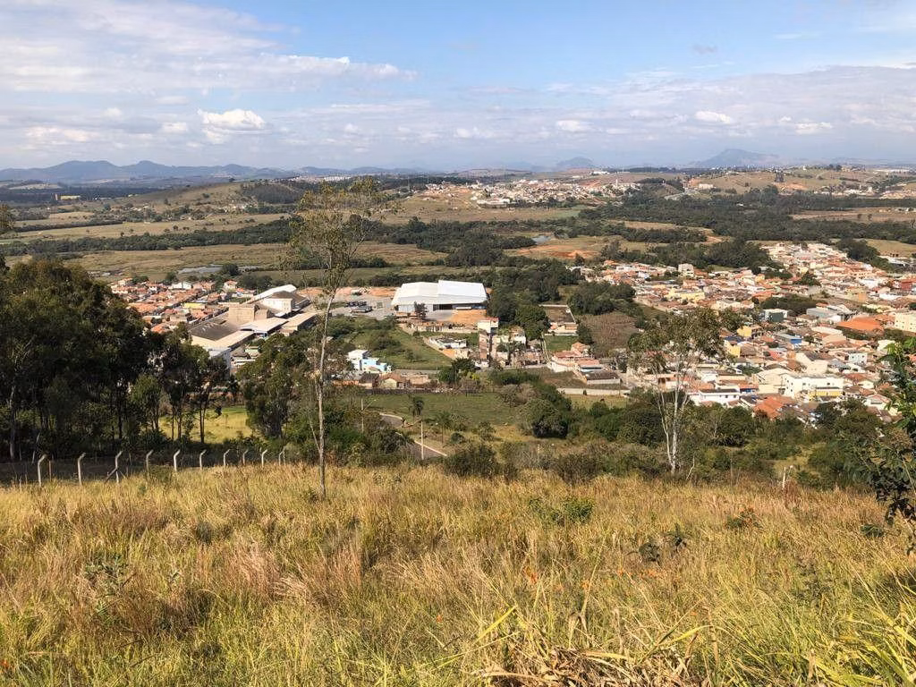 Terreno de 1.443 m² em Pouso Alegre, MG