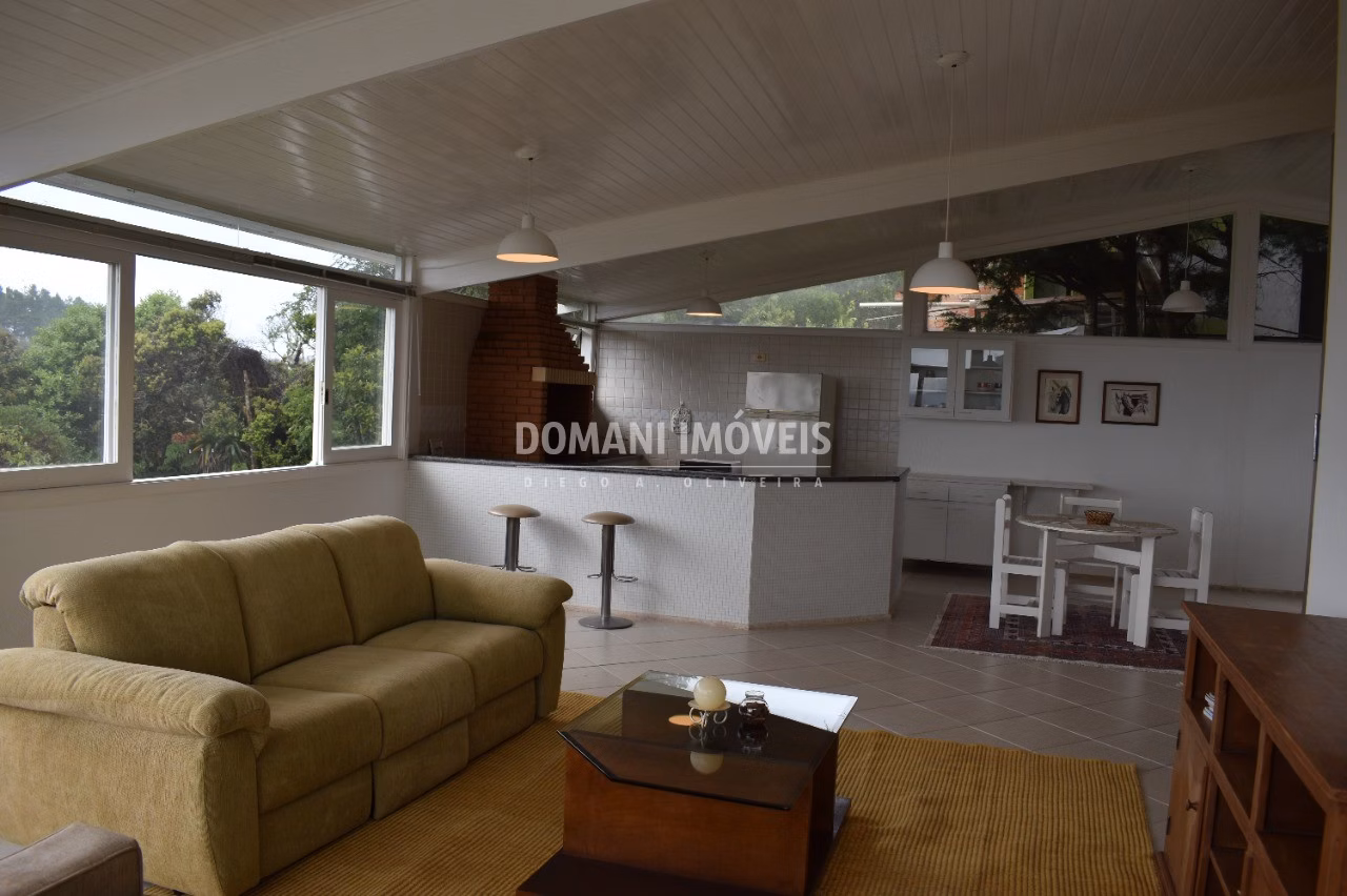 Casa de 1.430 m² em Campos do Jordão, SP