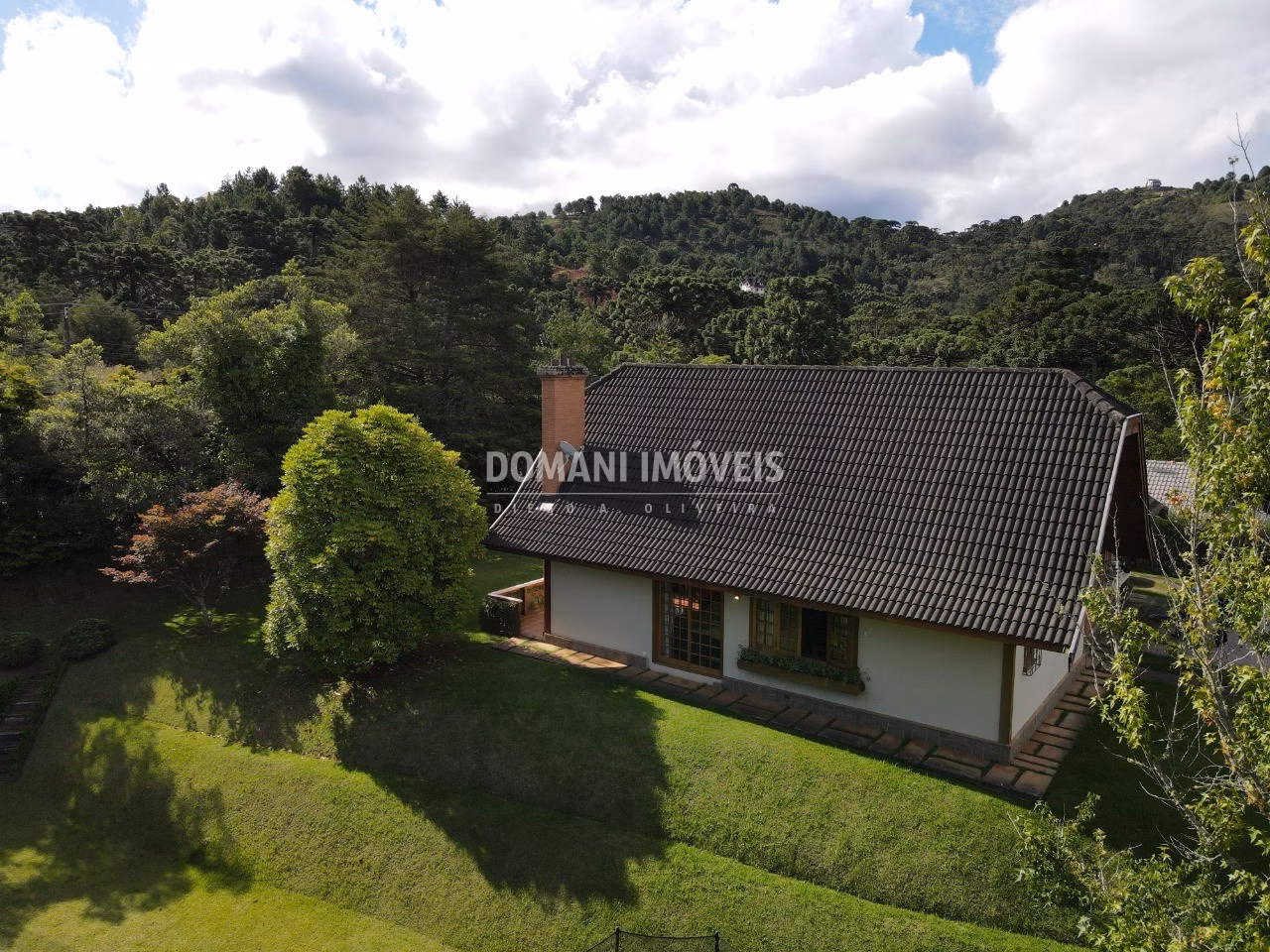 Casa de 2.220 m² em Campos do Jordão, SP