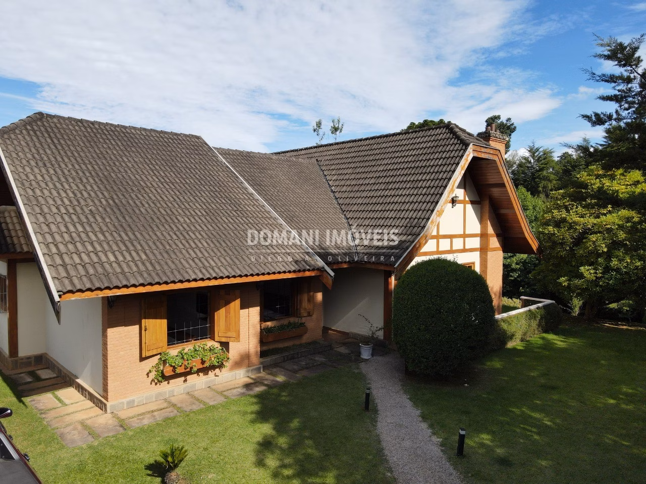 Casa de 2.220 m² em Campos do Jordão, SP