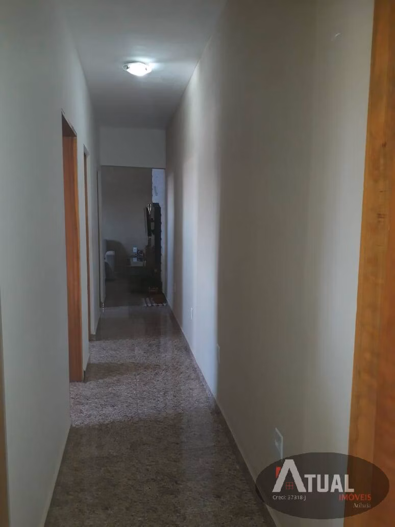 Casa de 300 m² em Atibaia, SP