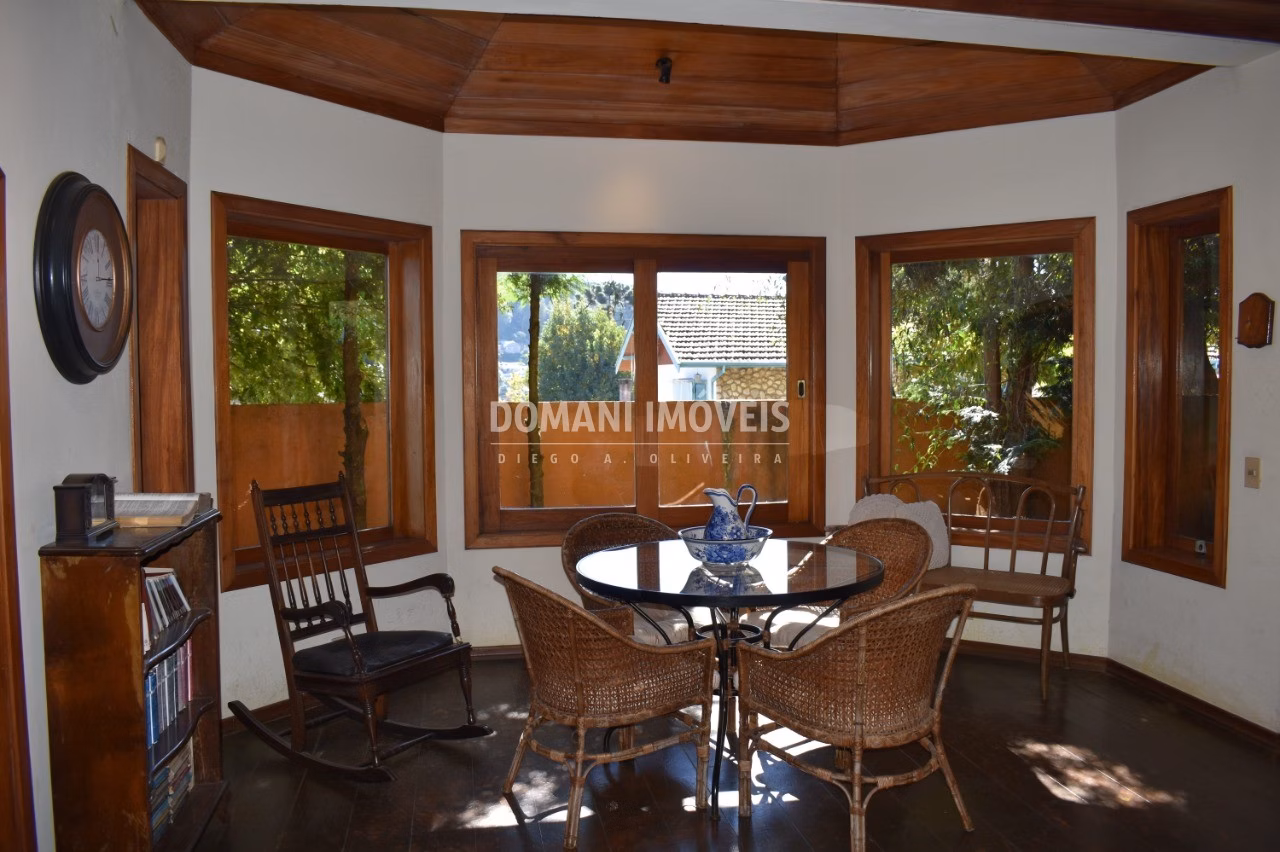 Casa de 1.010 m² em Campos do Jordão, SP