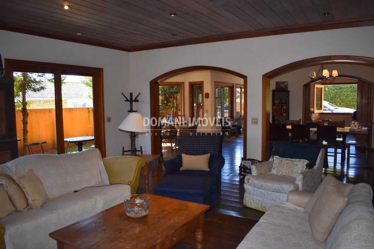 Casa de 1.010 m² em Campos do Jordão, SP