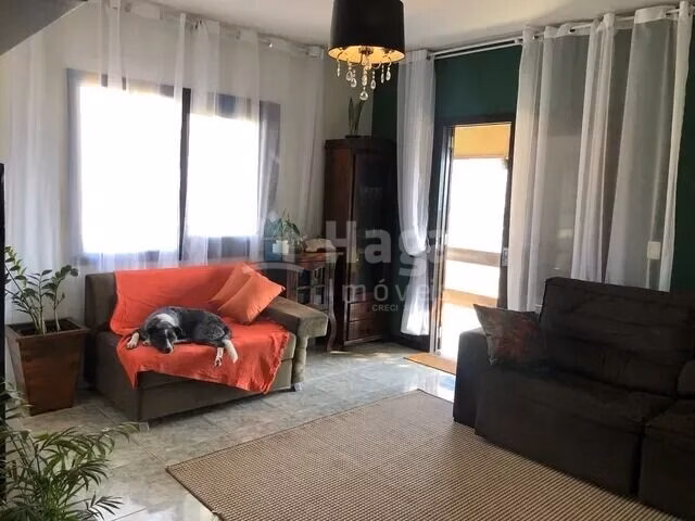 Casa de 556 m² em Brusque, SC