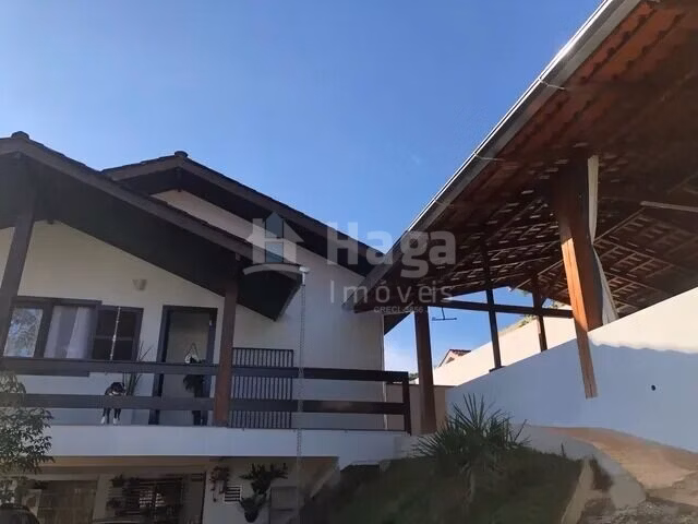 Casa de 556 m² em Brusque, SC
