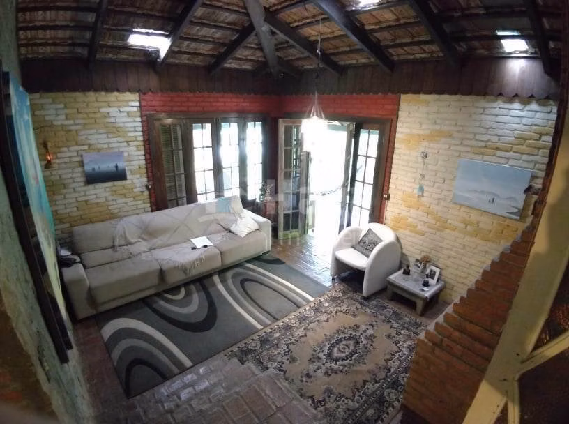 Casa de 440 m² em Brusque, SC