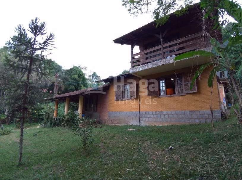 Casa de 440 m² em Brusque, SC
