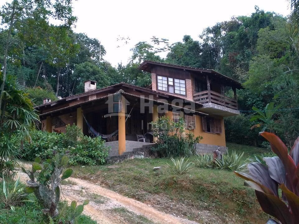 Casa de 440 m² em Brusque, SC
