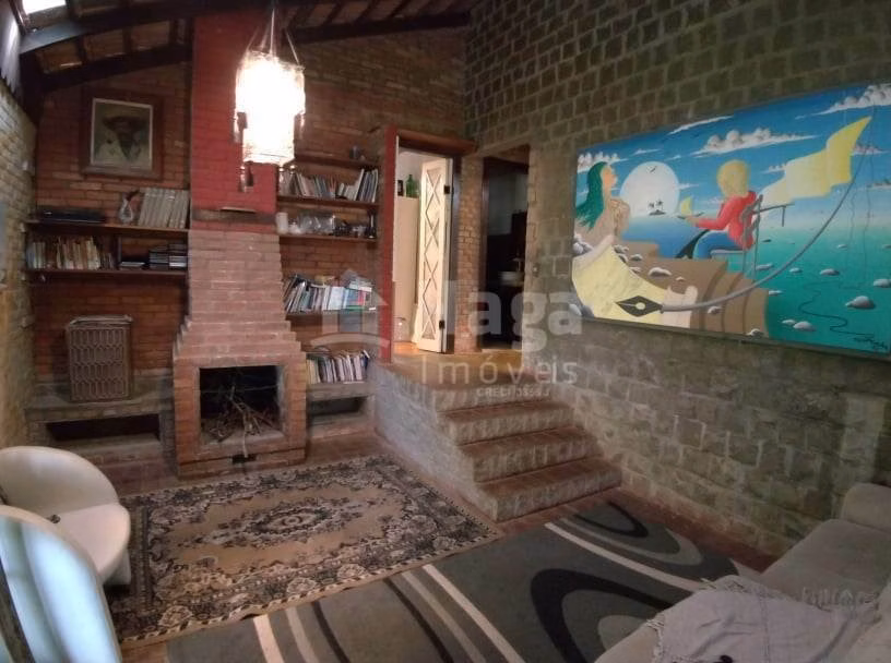 Casa de 440 m² em Brusque, SC