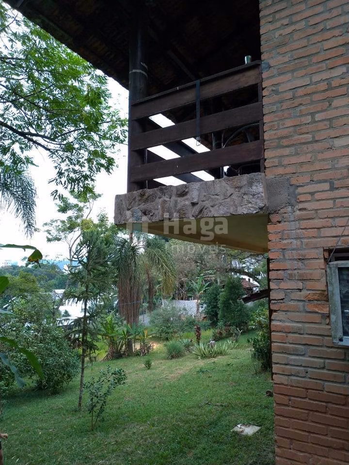 Casa de 440 m² em Brusque, SC
