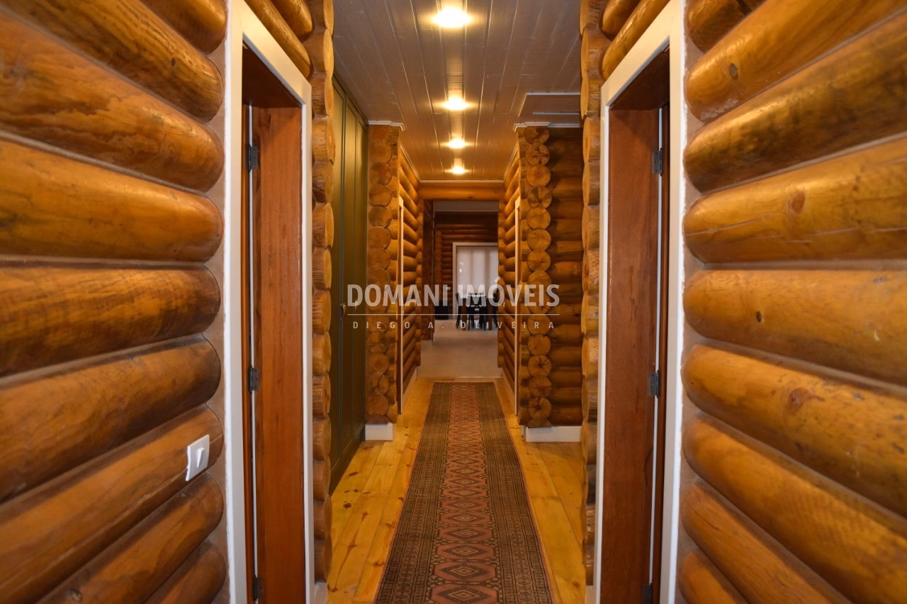 Casa de 1.210 m² em Campos do Jordão, SP