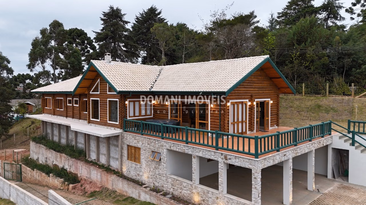 Casa de 1.210 m² em Campos do Jordão, SP