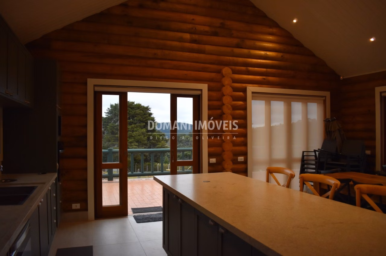 Casa de 1.210 m² em Campos do Jordão, SP