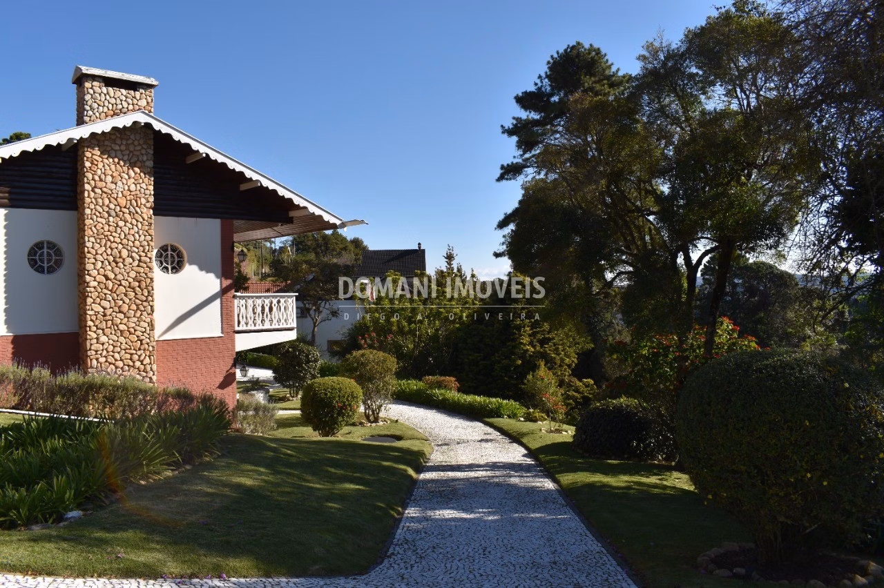 Casa de 2,250 m² em Campos do Jordão, SP