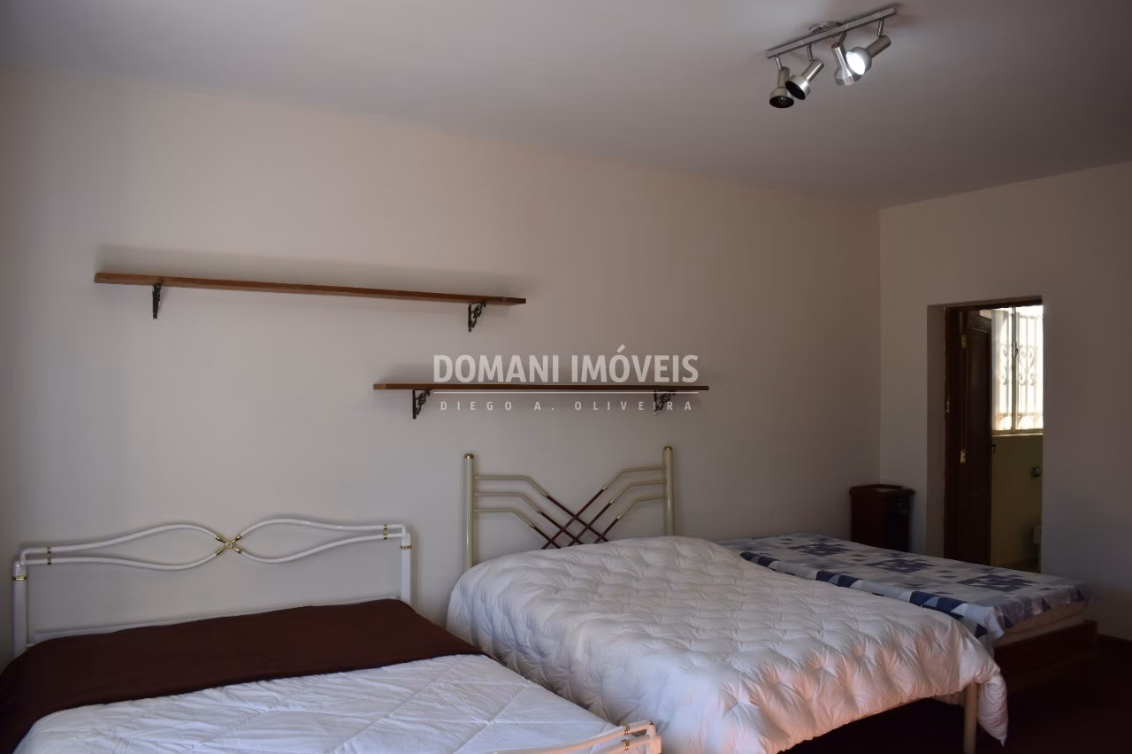 Casa de 2,250 m² em Campos do Jordão, SP