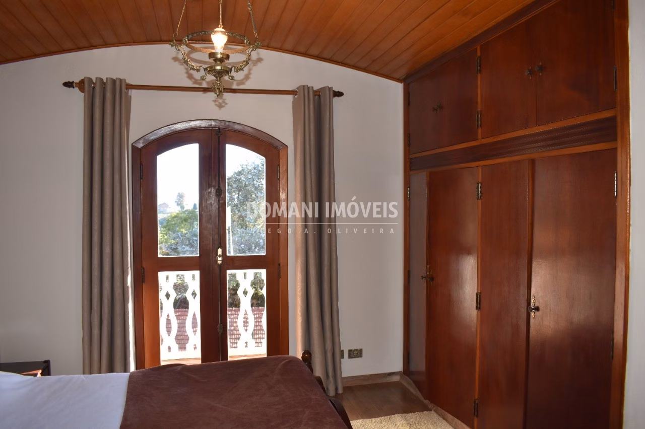Casa de 2,250 m² em Campos do Jordão, SP