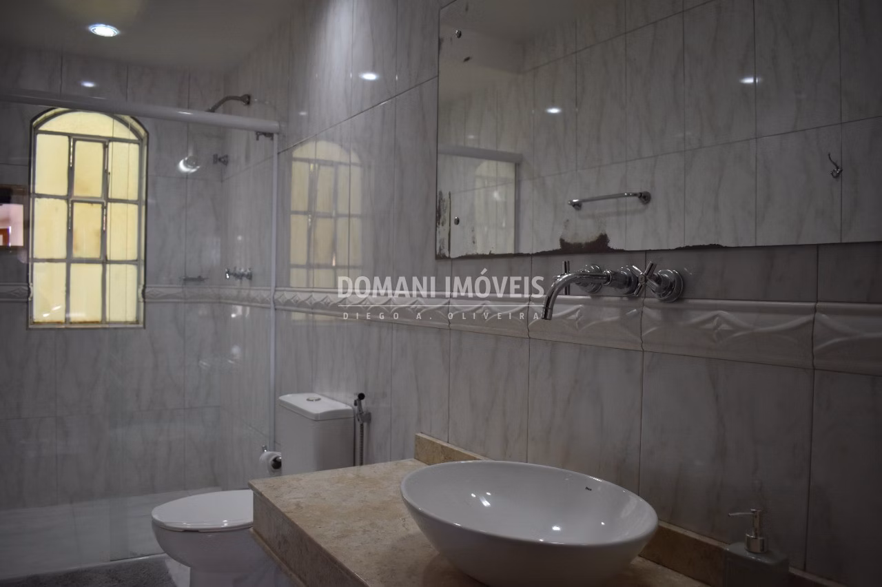 Casa de 2,250 m² em Campos do Jordão, SP